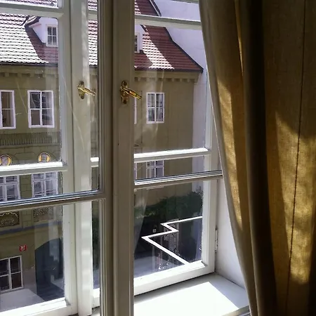 Little Town Budget Prague