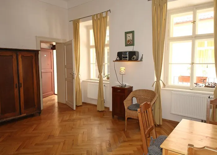 Little Town Budget 3* Πράγα