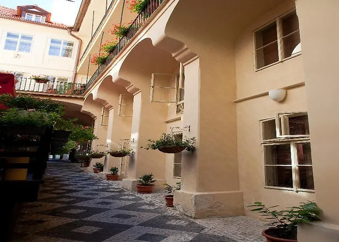 Little Town Budget Ξενοδοχείο 3*